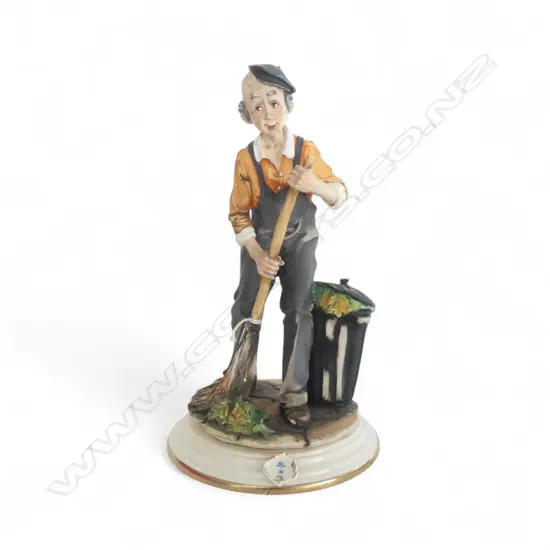CAPODIMONTE FIGURE THE DUSTMAN H300MM