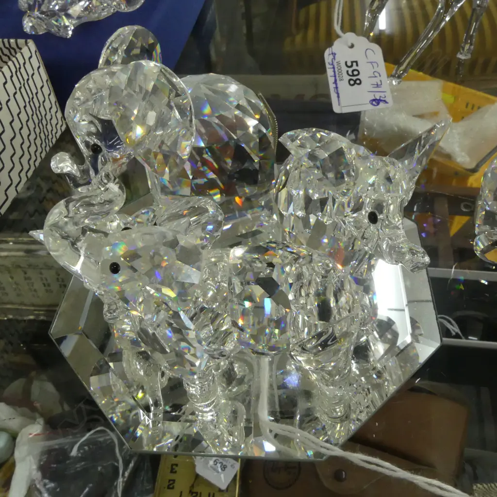 4 SWAROVSKI ELEPHANTS + OCTAGANAL MIRROR BASE 105mm dia Image 1++