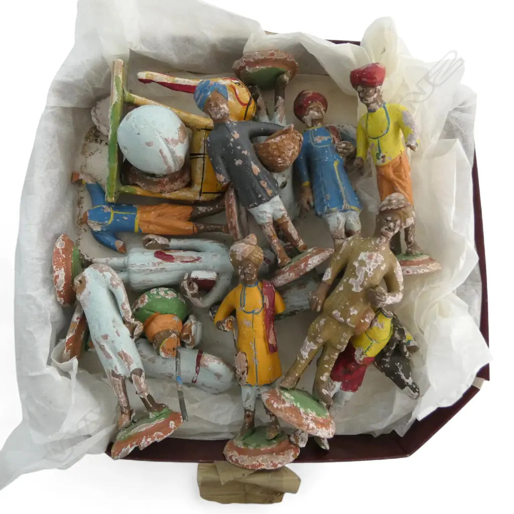 ASST. FOLK ART COLONIAL INDIAN CLAY FIGURES H.85mm faults Image 1++