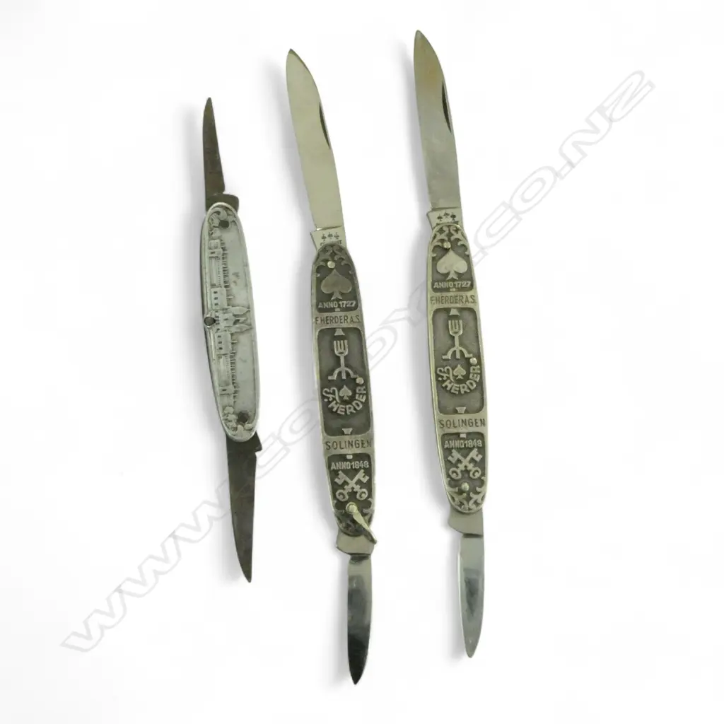 3 POCKET KNIVES: Auckland 1913 Exhib. + marbleized fountain pen + cigarette holder Image 1++