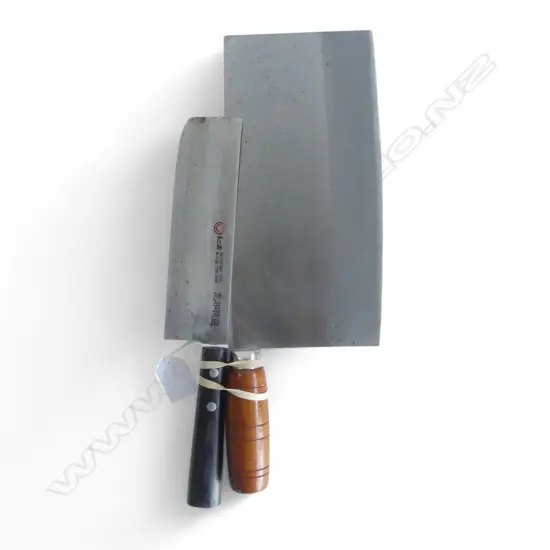 2 JAPANESE STEEL KNIVES: Nakiri vegetable knife of 'Molybdenum steel + Chuka Bocho (Chinese cleaver) knife. L.340mm