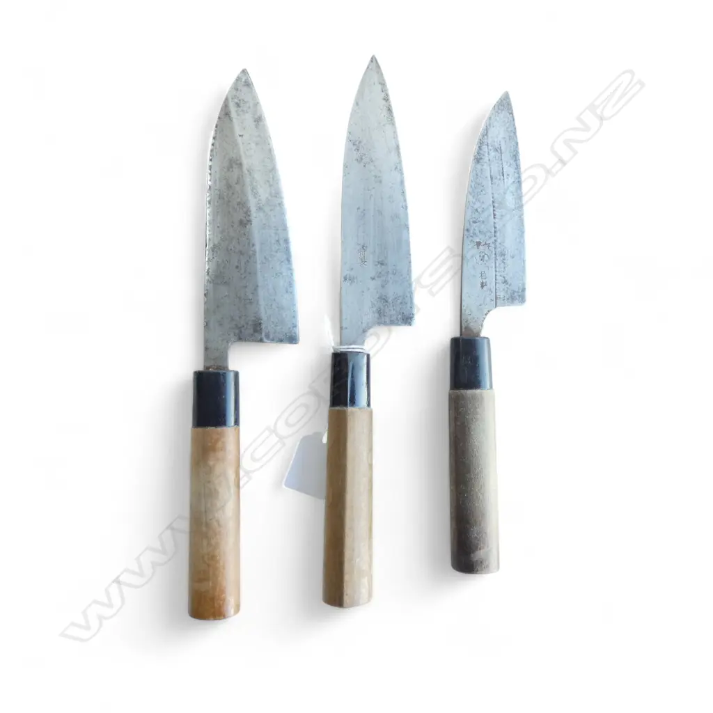 3 VINTAGE JAPANESE CHEFS KNIVES, 2 SIGNED  Image 1++