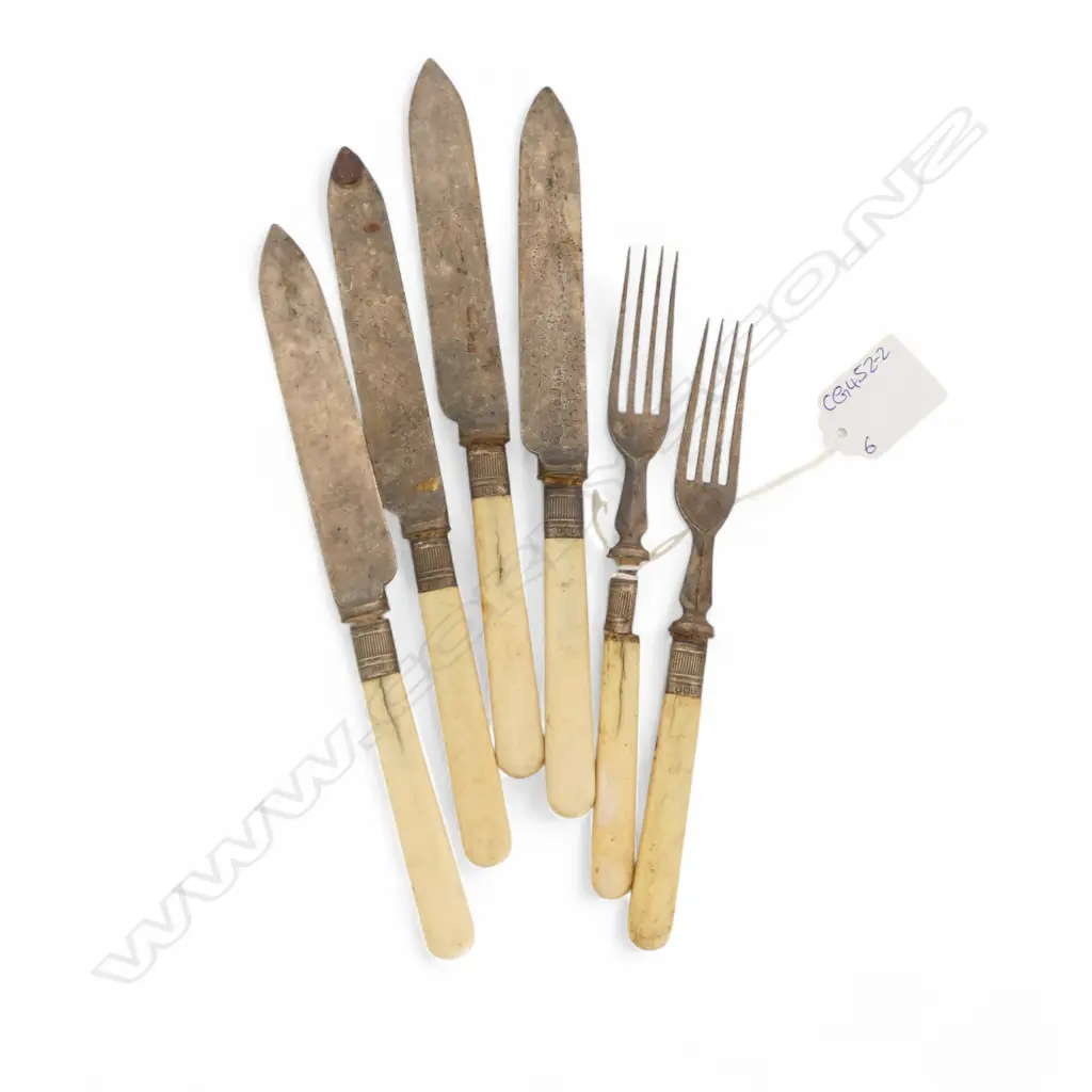 6 PCES OLD CUTLERY w. STG SILVER CUTLERY WITH FAULTS Image 1++