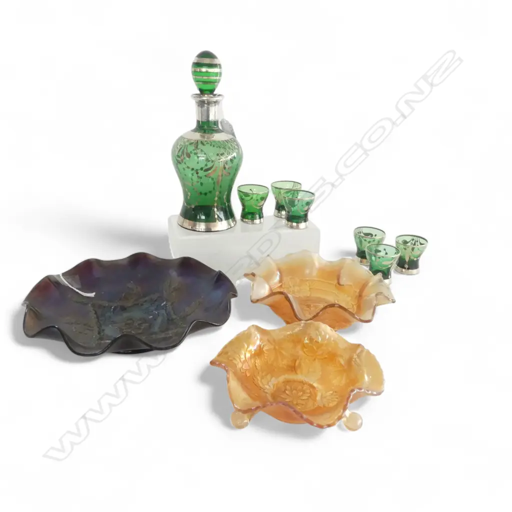 3 PCES CARNIVAL GLASS + DECANTER & 6 GLASSES Image 1++