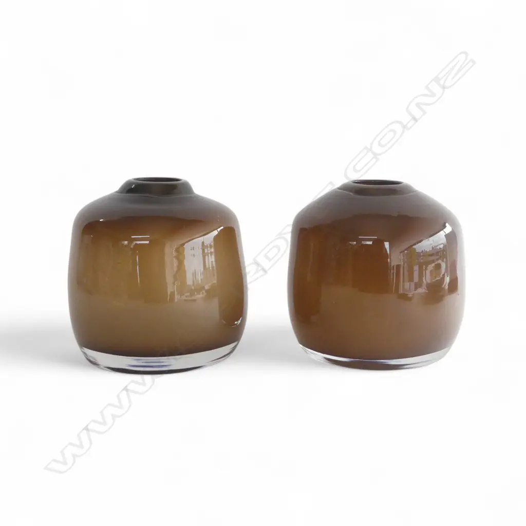 PR MIDCENTURY STUDIO GLASS VASES BROWN COLOURWAY H150MM Image 1++