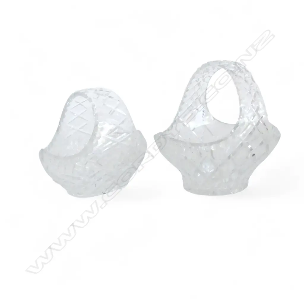 2 VINTAGE CUT CRYSTAL BASKETS H.220mm Image 1++