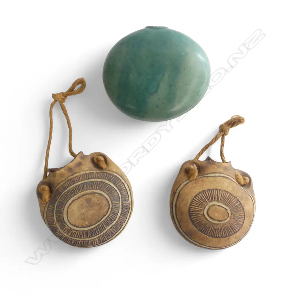 3 NZ STUDIO POTTERY WALL POCKETS 1 SIGNED Image 1++