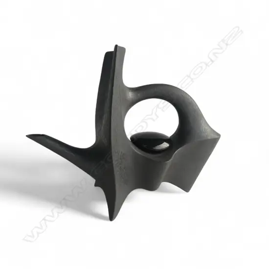 RICK RUDD N.Z. STUDIO POTTERY MATT-BLACK TEAPOT H.200mm spout chipped