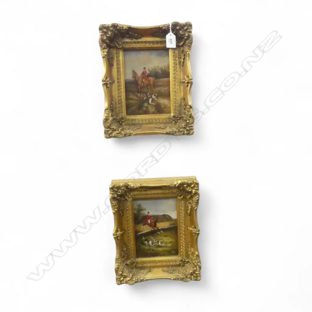 SIGNED R.T 20th c PAIR OF HUNTING SCENES OIL ON BOARD IN ELABORATE GILT FRAMES 280 X 230 mm (INCL FRAME) Image 1++