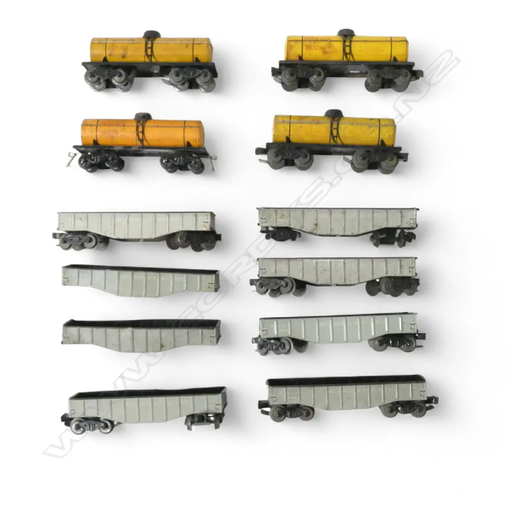 5 O GAUGE SAKAI CARRIAGES & 3 NEEDING REPAIR WITH 4 FUEL CARRIAGES Image 1++