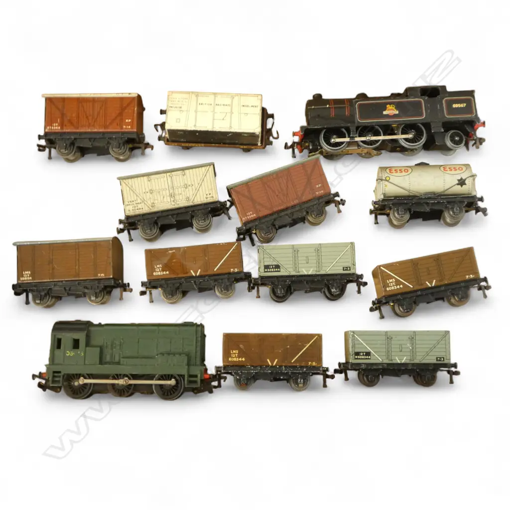 HORNBY DUPLO ELECTRIC 2 ENGINES & 11 CARRIAGES Image 1++