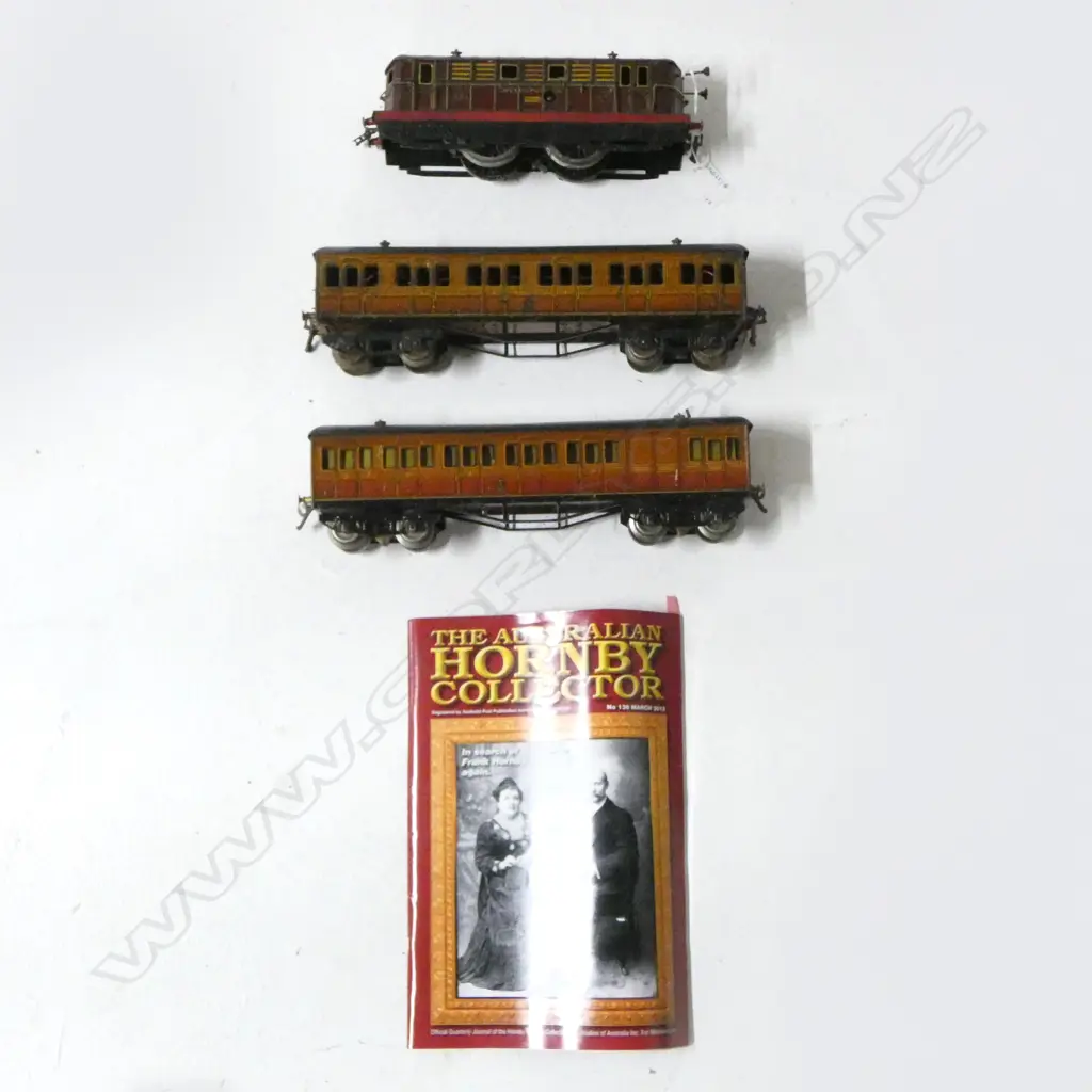 HORNBY CLOCKWORK METROPOLITAN ENGINE L.240mm & 2 CARRIAGES L.310mm Image 1++