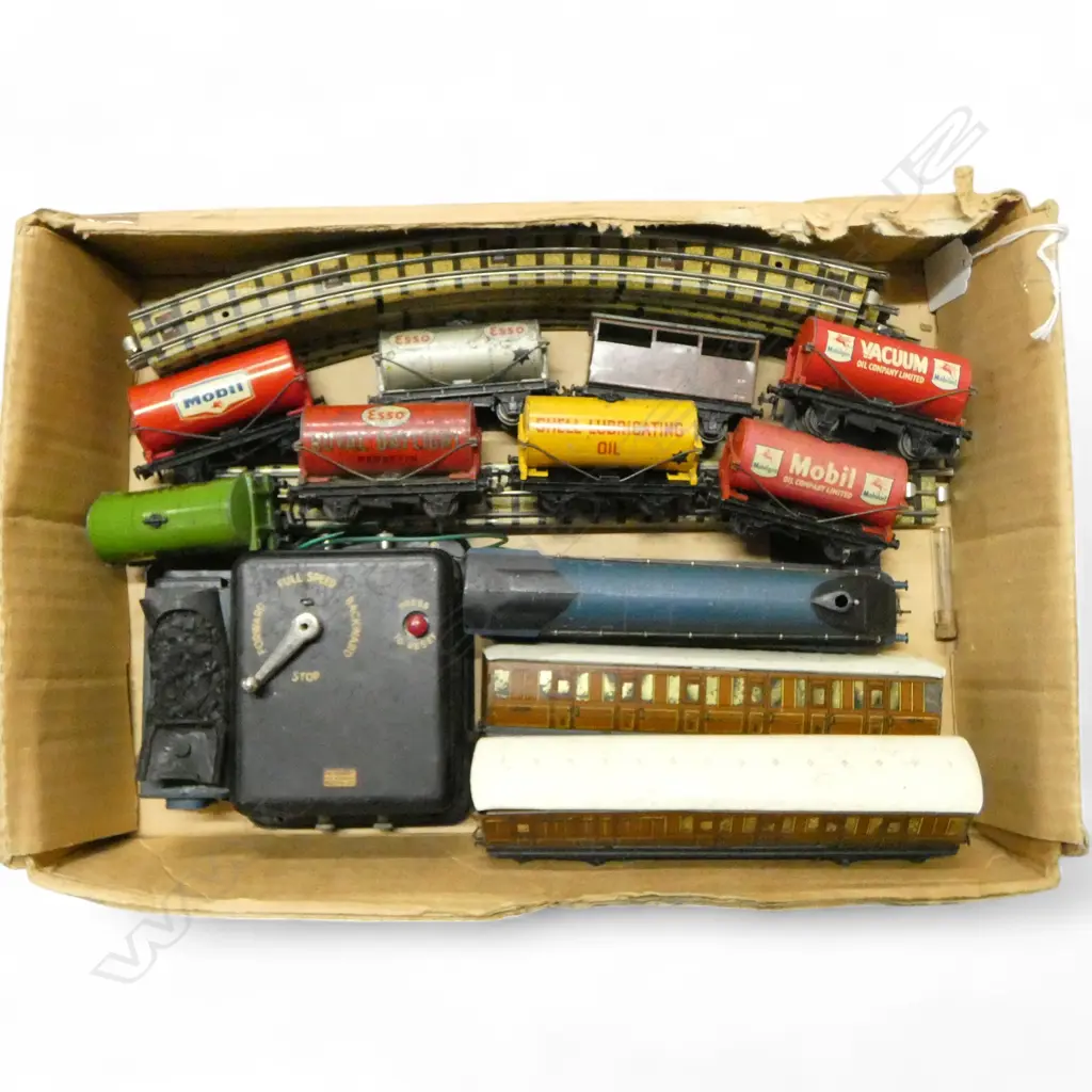HORNBY DUPLO ELECTRIC ENGINE 10 CARRIAGES TRACK & CONTROL Image 1++
