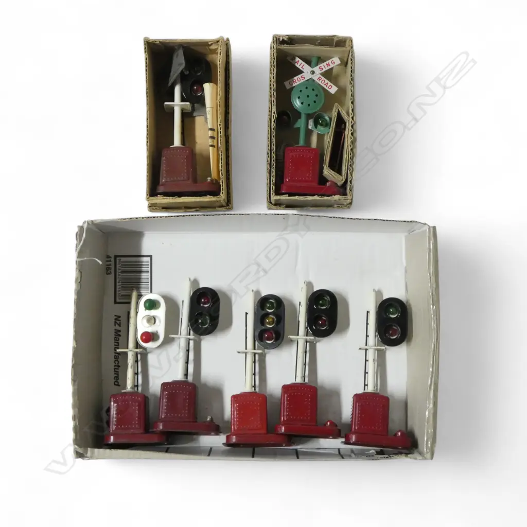 7 STANDARD MODEL SAKAI ELECTRIC RAILWAY CROSSING LIGHT SIGNALS Image 1++