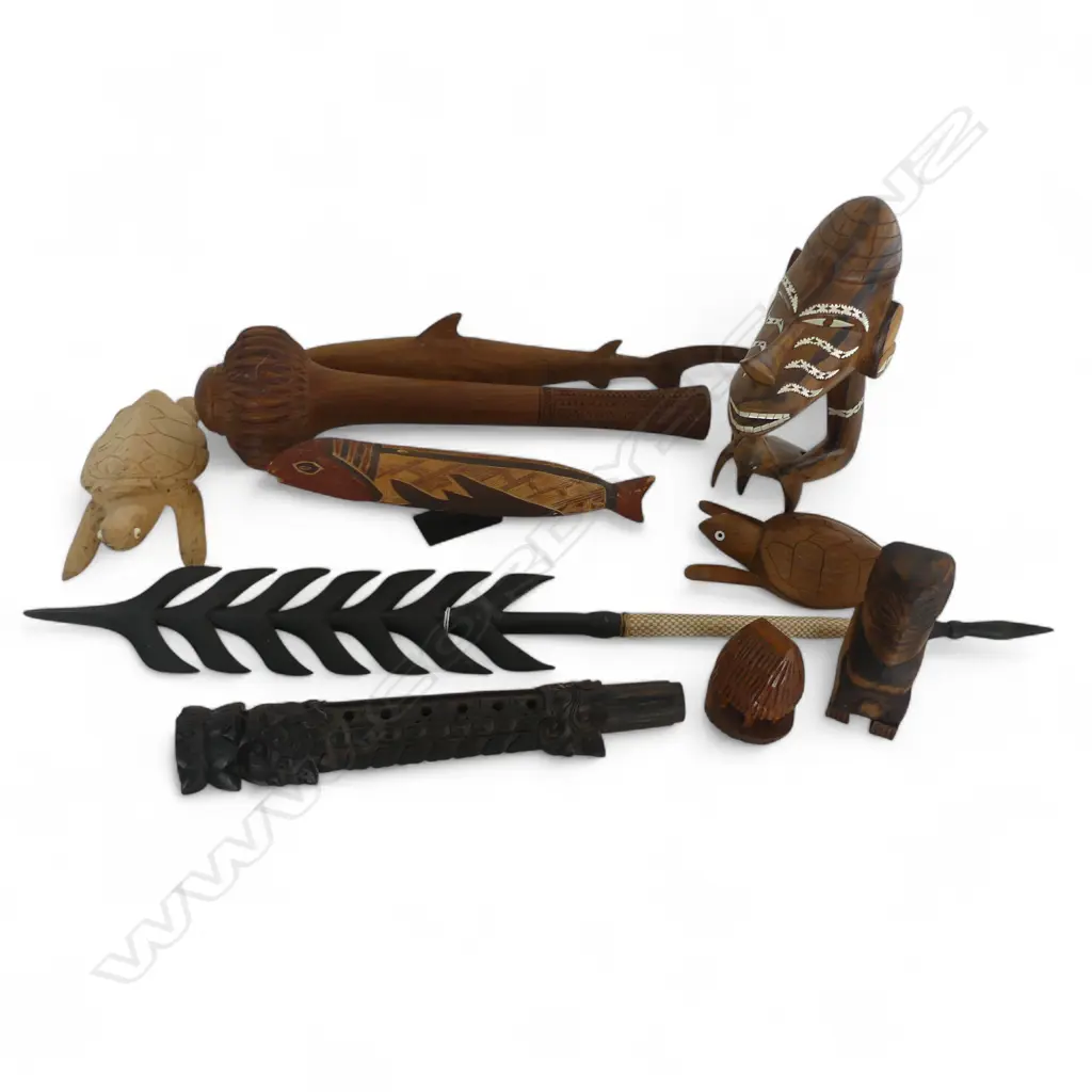 10 CARVED WOODEN PACIFIC PIECES INCL. CLUB L.375mm & SPEAR L.670mm Image 1++