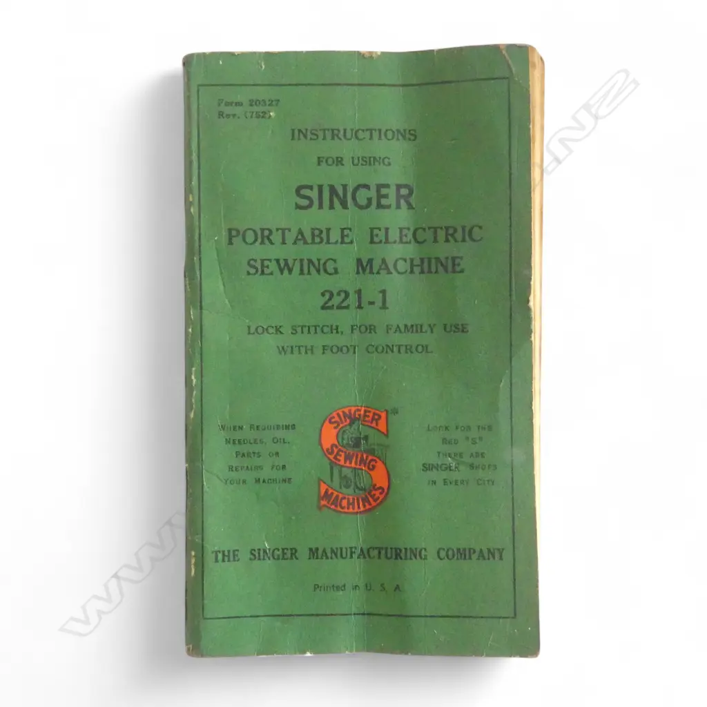 **RTV**ANTIQUE SINGER PORTABLE ELECTRIC SEWING MACHINE 221-1, w. ATTACHMENTS & INSTRUCTIONS, CASED 365x210x300mm... Image 1++