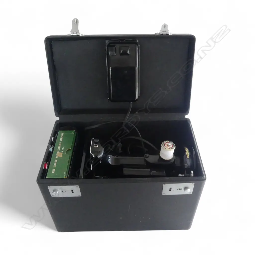 **RTV**ANTIQUE SINGER PORTABLE ELECTRIC SEWING MACHINE 221-1, w. ATTACHMENTS & INSTRUCTIONS, CASED 365x210x300mm... Image 1++