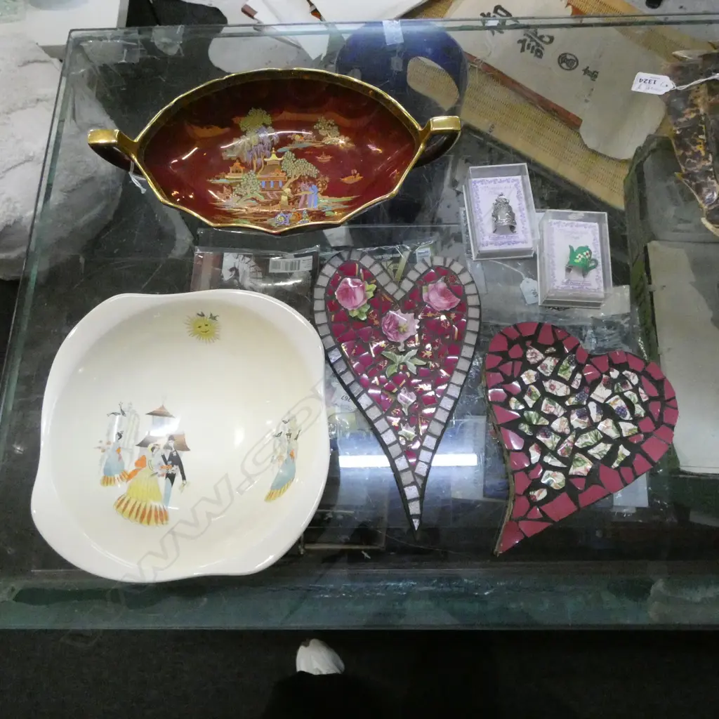 6 PCES; CROWN DEVON DISH W.310mm, BESWICK BOWL, 2 THIMBLES, 2 MOSAIC HEARTS H.255mm Image 1++