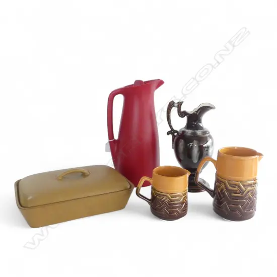4 JUGS INCL. RED TUPPERWARE H.320mm, DENBY LIDDED STONEWARE DISH L.275mm