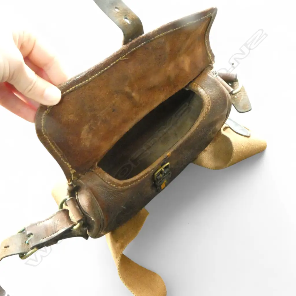 VINTAGE LEATHER SATCHEL  Image 1++