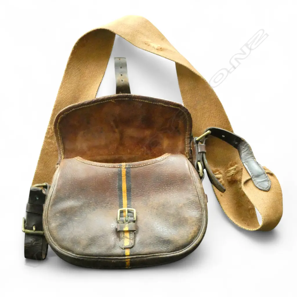 VINTAGE LEATHER SATCHEL  Image 1++