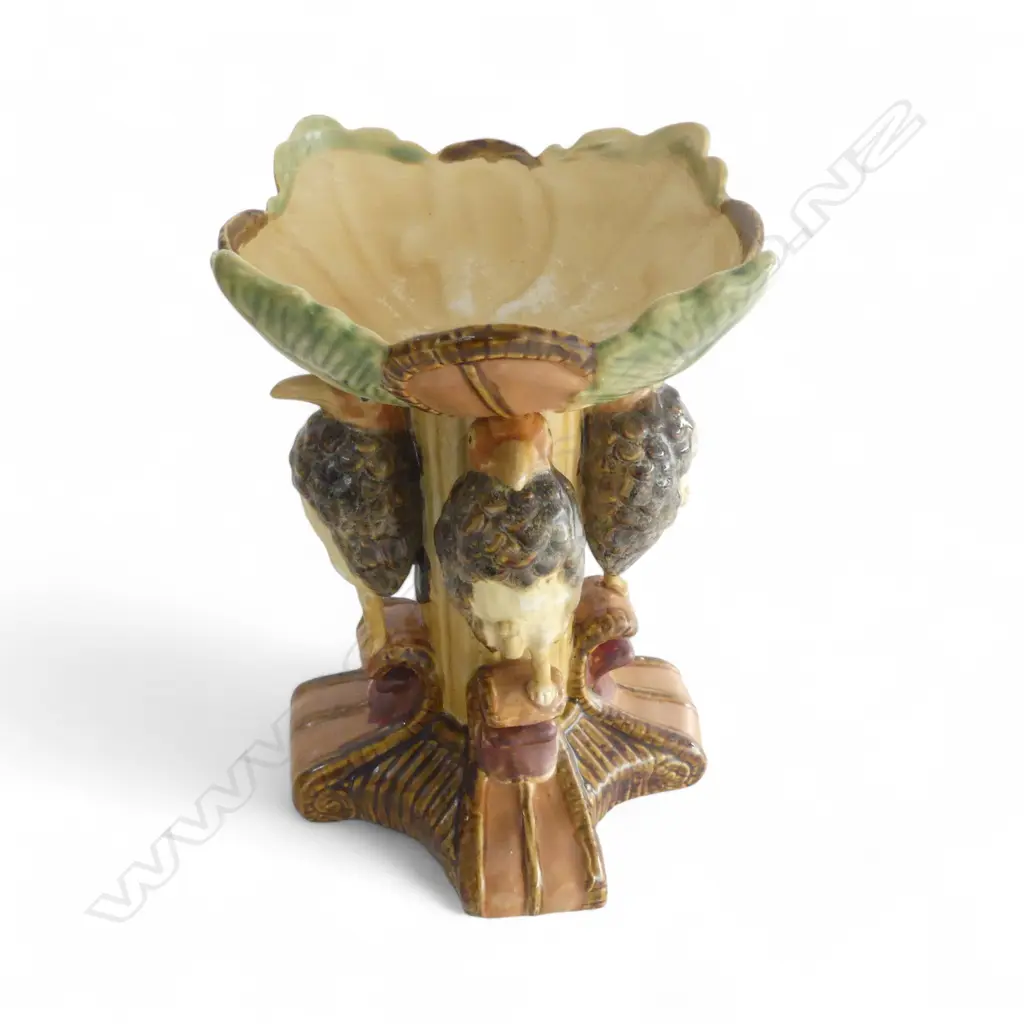 A CERAMIC PEDESTAL VASE DEPICTING BIRDS  209mm(H) (SOME LOSS OF GLAZE) Image 1++