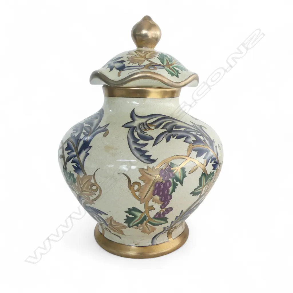 A SUBSTANTIAL ITALIAN EARTHENWARE URN BY G.FIERAVINO PAINTED WITH GRAPE VINES 455mm (H) Image 1++