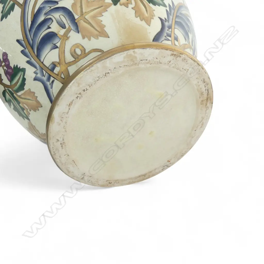 A SUBSTANTIAL ITALIAN EARTHENWARE URN BY G.FIERAVINO PAINTED WITH GRAPE VINES 455mm (H) Image 1++