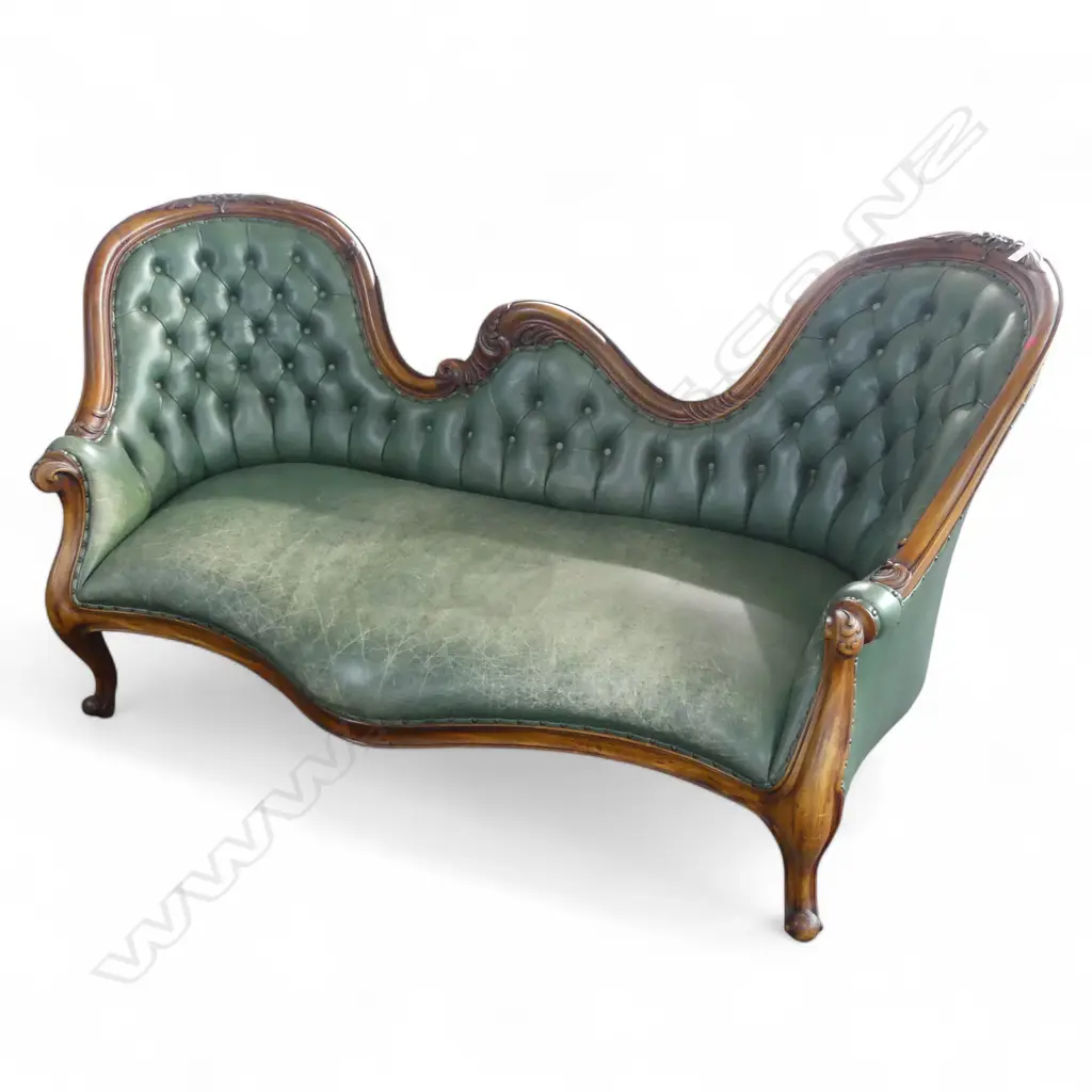 A VICTORIAN STYLE GREEN BUTTONBACK LEATHER SETTEE   1050 X 1720 mm Image 1++