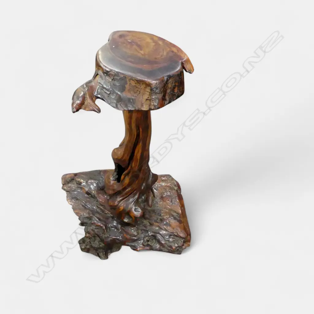 A SWAMP KAURI OCCASIONAL TABLE 740 mm (H) Image 1++
