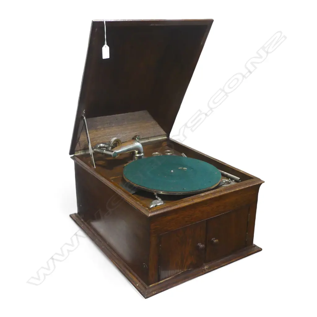 VINTAGE OAK TABLE GRAMAPHONE  Image 1++