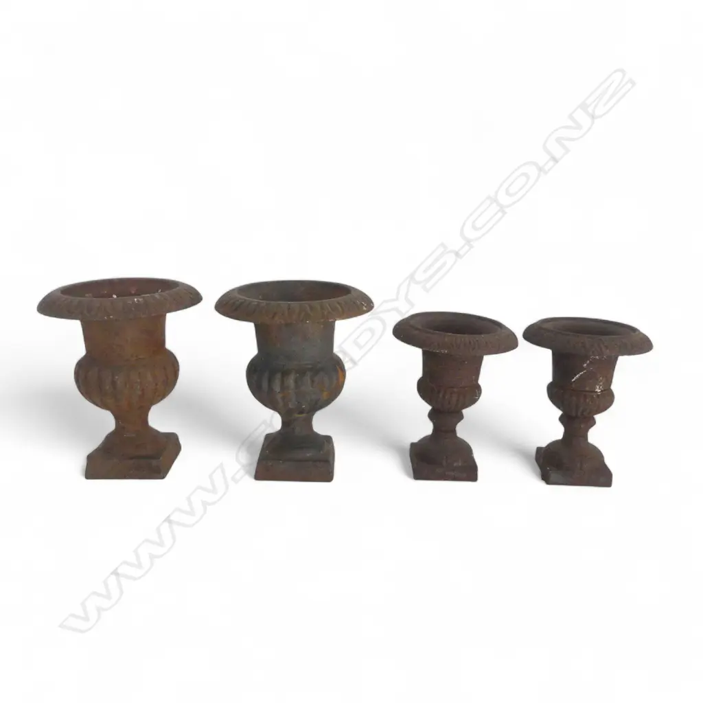4 CAST IRON URNS H.150 & 130mm Image 1++