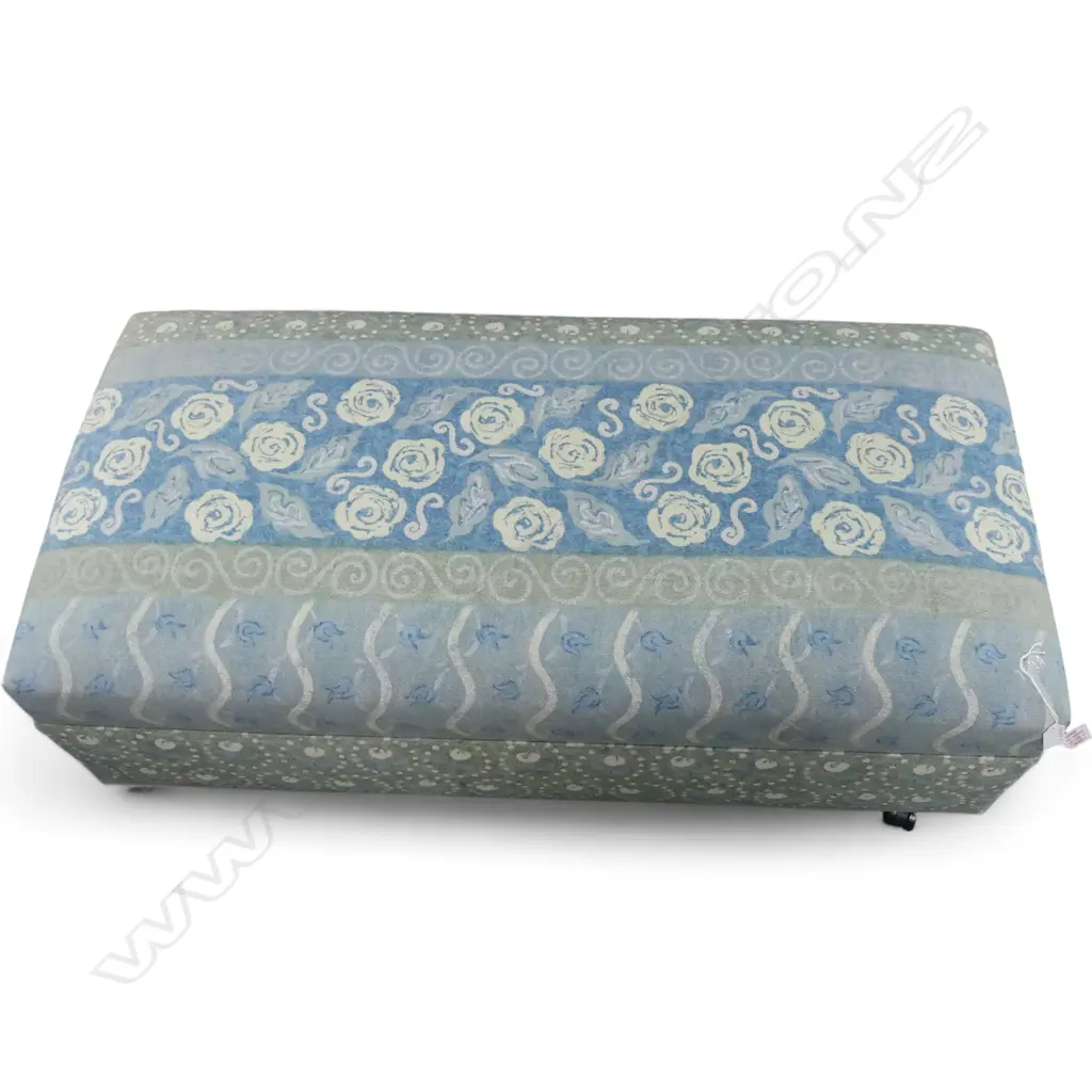 UPHOLSTERED OTTOMAN 1170x570x500mm Image 1++