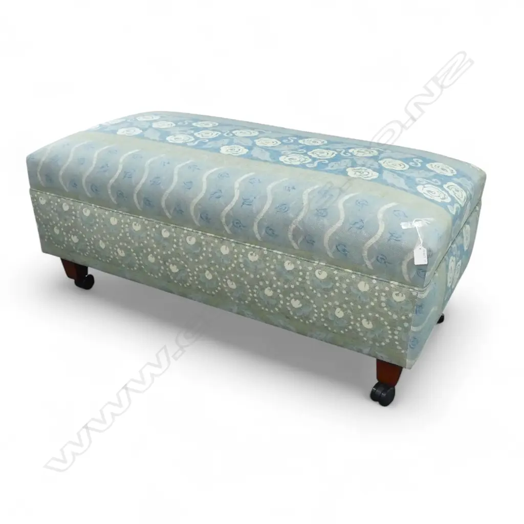 UPHOLSTERED OTTOMAN 1170x570x500mm Image 1++