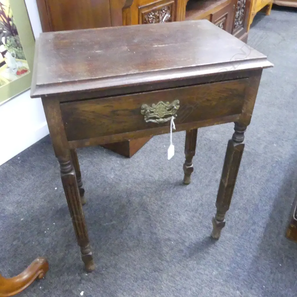 SMALL SIDE TABLE  Image 1++