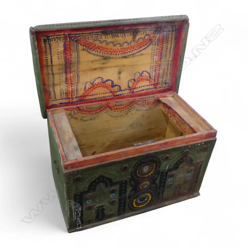RUSTIC PAINTED CHEST 840x490x490mm Image 1++