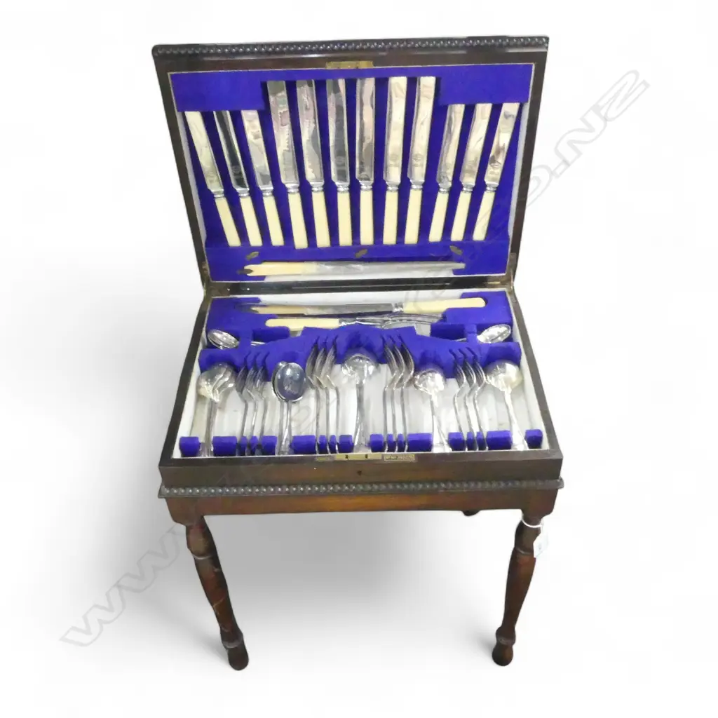 BOXED EMPIRE PRODUCTS 6 PIECE CUTLERY SET ON STAND INCL CARVING KNIFE AND FORK (MISSING ONE SERVING SPOON) I Image 1++