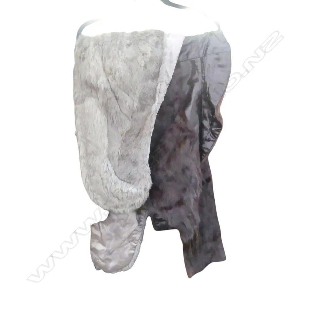 2 FUR STOLES  Image 1++