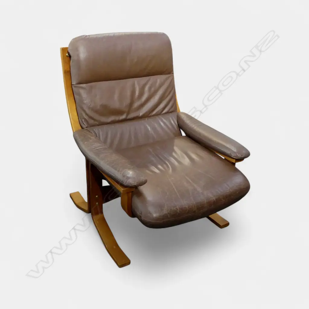 DANISH MID-CENTURY LEATHER & BENT PLY ARMCHAIR some wear to leather Image 1++