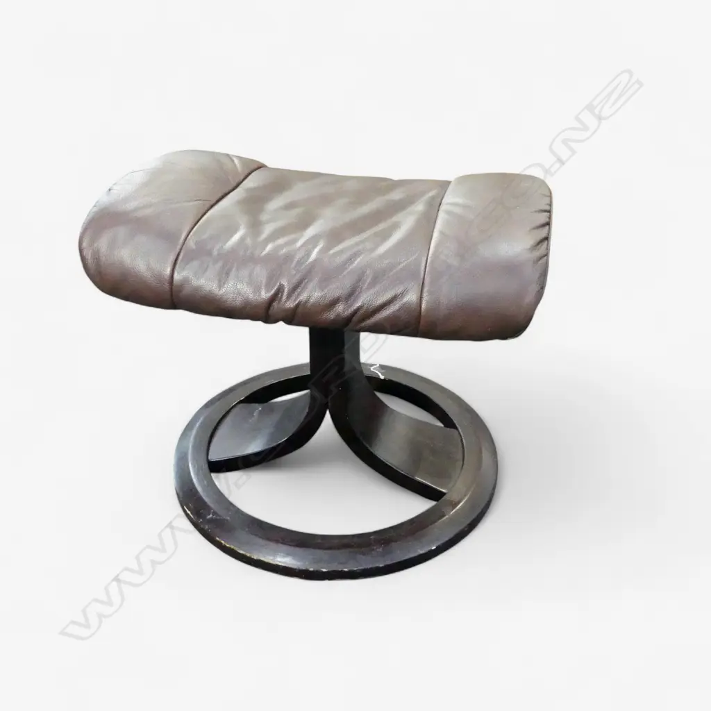 IMG NORWAY BROWN LEATHER FOOTREST  Image 1++