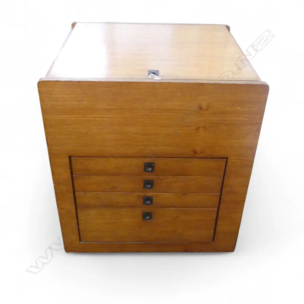 CUSTOM BUILT CEDAR SEWING MACHINE / DROP SIDE WORK UNIT 660x610x720mm Image 1++