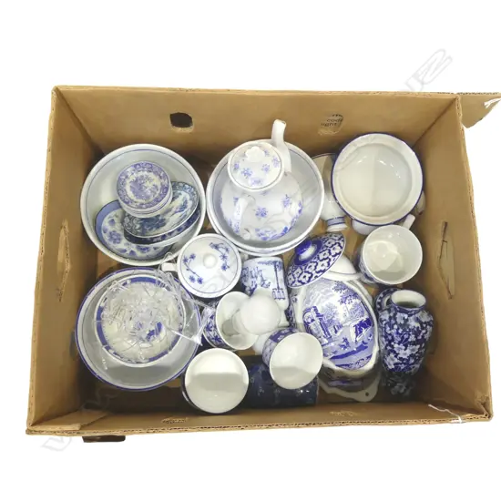 LGE BOX OF BLUE & WHITE CHINA