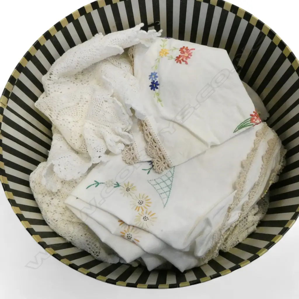 HAT BOX w. ASST. VINTAGE LINENS  Image 1++
