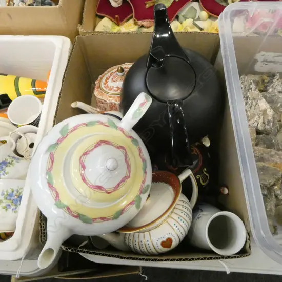 COLLECTION OF 7 CHINA TEAPOTS (WORCESTER, ROSENTHAL, etc), COPENHAGEN VASE + PR ROBERTO CAVALLI C/S