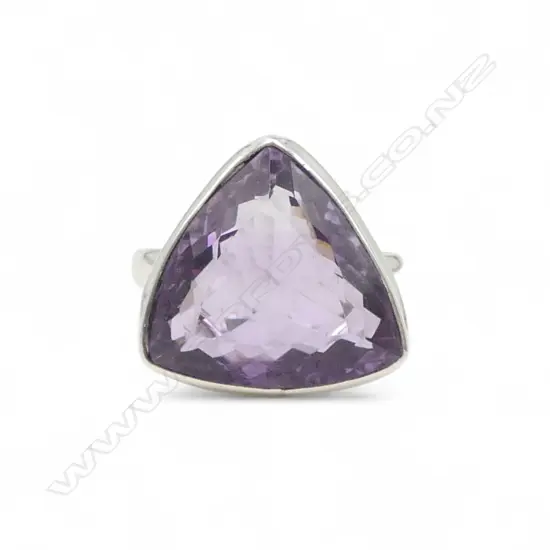 SILVER & AMETHYST RING SIZE S