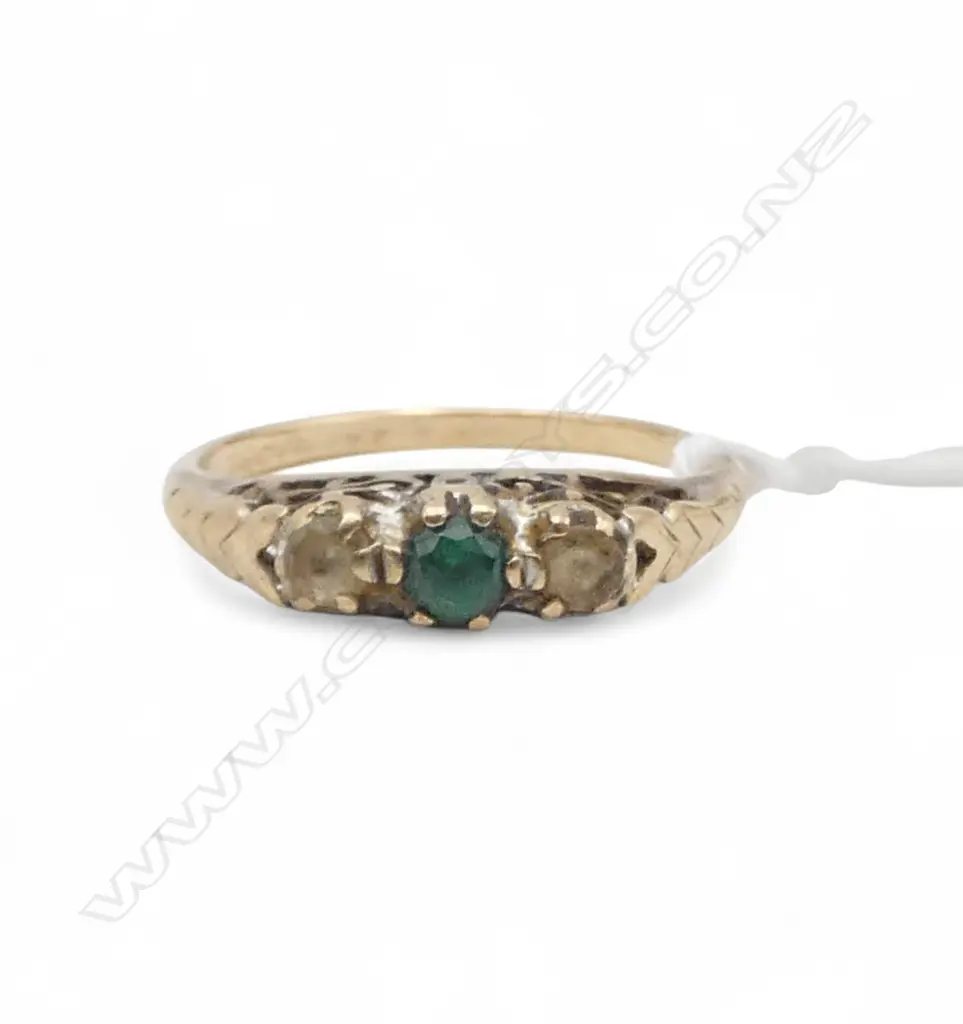 9CT GOLD AND THREE STONE COLOUR RING 1.7gms RING SIZE P Image 1++