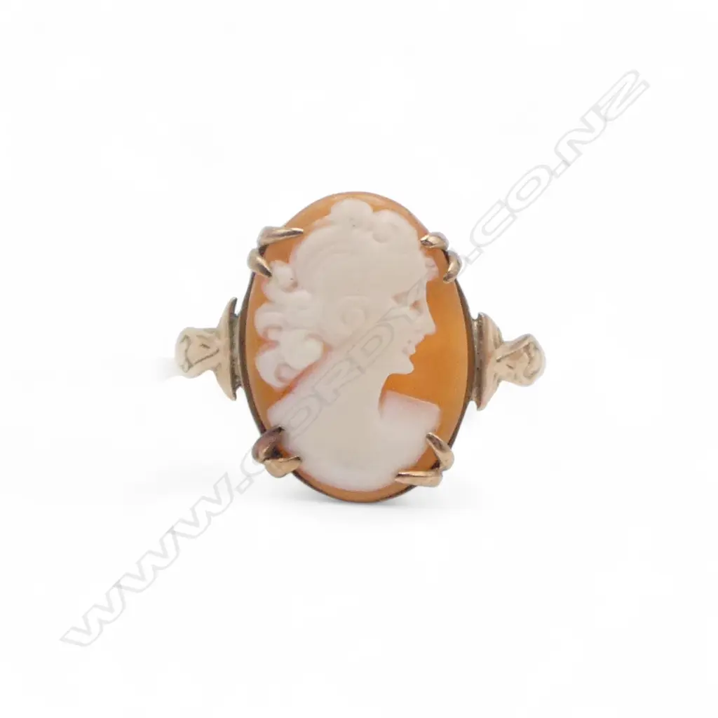 9CT CAMEO RING 2.77gms SIZE T Image 1++