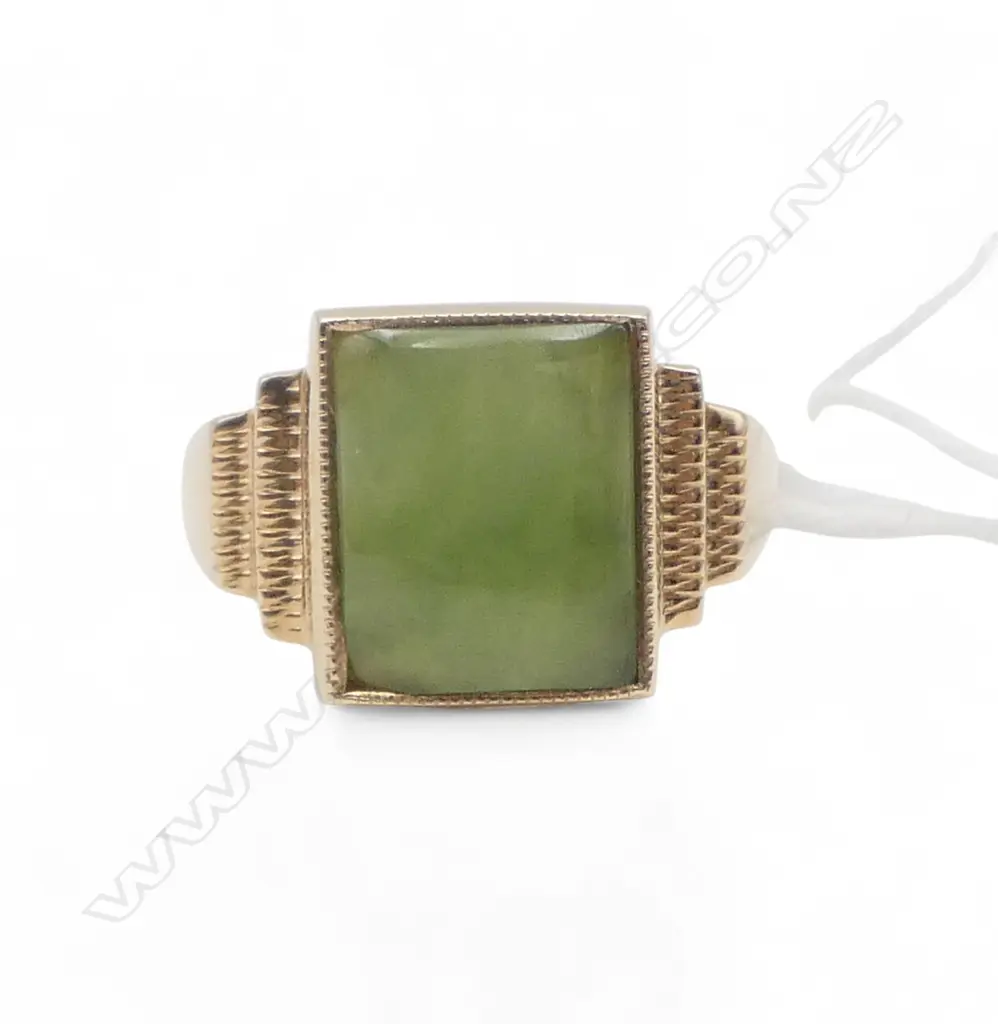 9CT GOLD AND POUNAMU RING 4.01gms SIZE T1/2 Image 1++