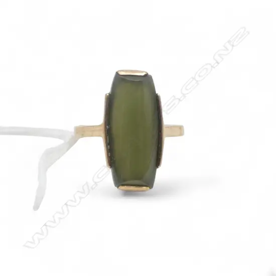 9CT GOLD AND POUNAMU RING 3.2gms (valuation) SIZE L