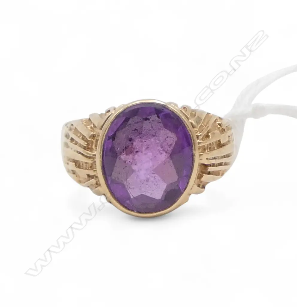 9CT GOLD AND AMETHYST? DRESS RING 7.3gms (VALUATION) SIZEU Image 1++